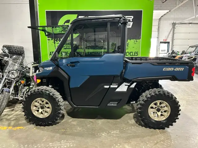 2025 Can-Am DEFENDER LIMITED